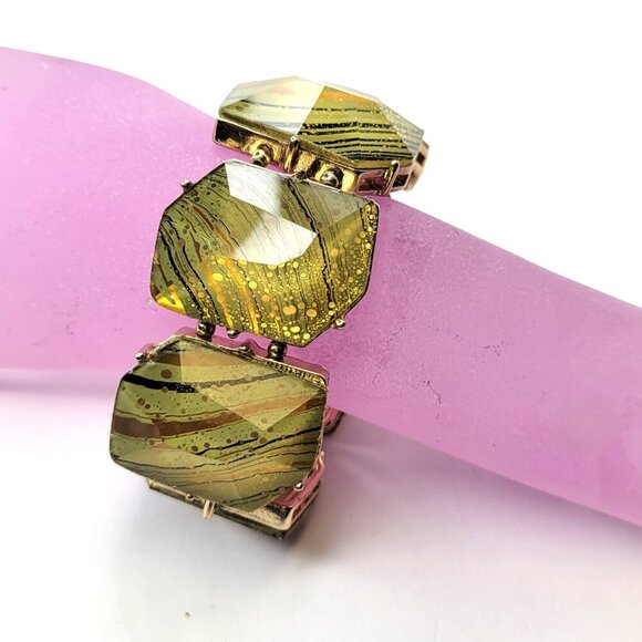 Green Fashion Stretchable Bracelet - Picture 2 of 6